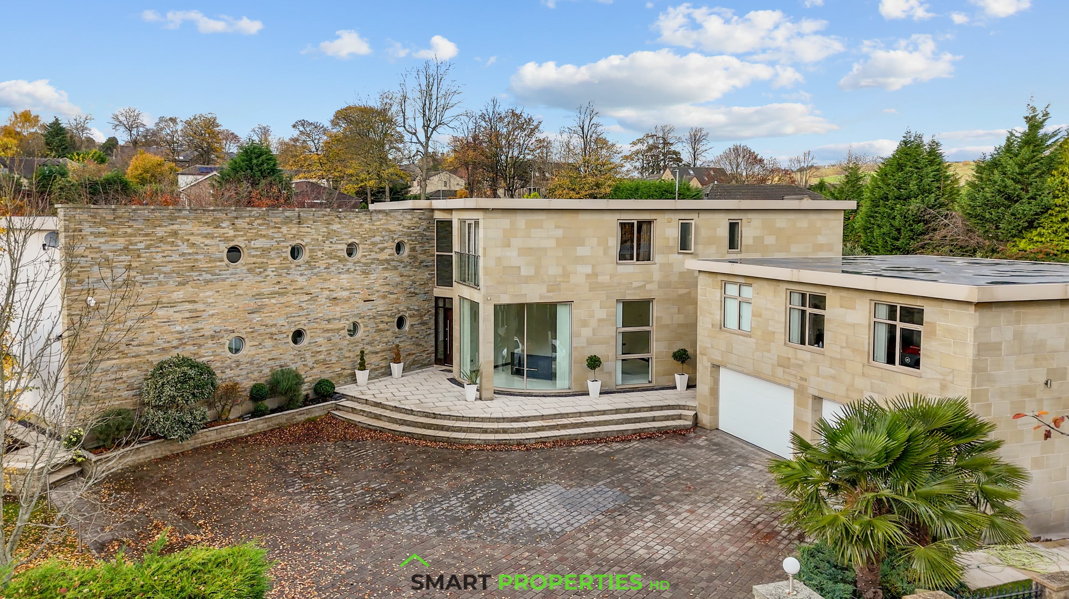 6 Bed Home with Pool